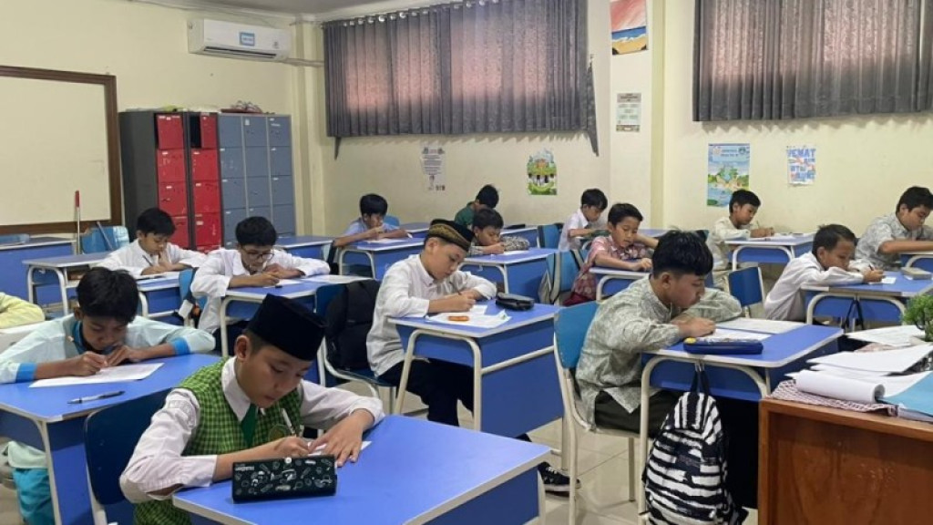 Antusiasme Tinggi Warnai Ujian Tahap I PMBM MTsN 41 Al Azhar Asy Syarif